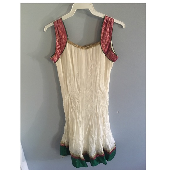 Traditional Girls Indian Outfit - Picture 2 of 4